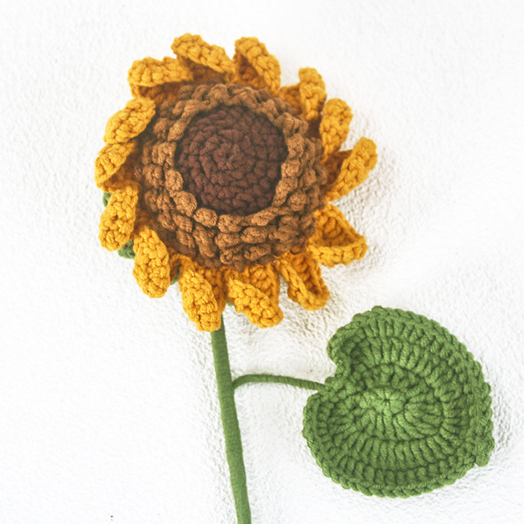 How to Crochet a Sunflower * Moms and Crafters